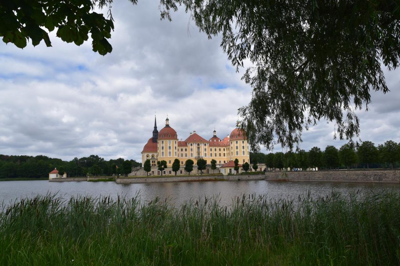 Ferienwohnung Und Pension "Zur Aue" Konigsbruck Exterior foto
